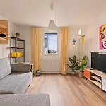 Farbenfrohe Altbauwohnung, Top Ausstattung