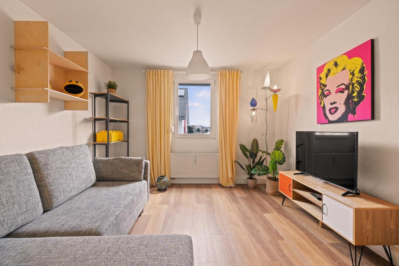 Apartment Farbenfrohe Altbauwohnung, Ausstattung *