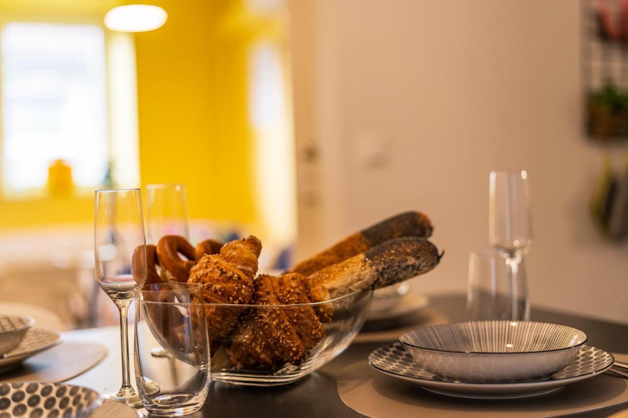 Apartment Farbenfrohe Altbauwohnung, Ausstattung *